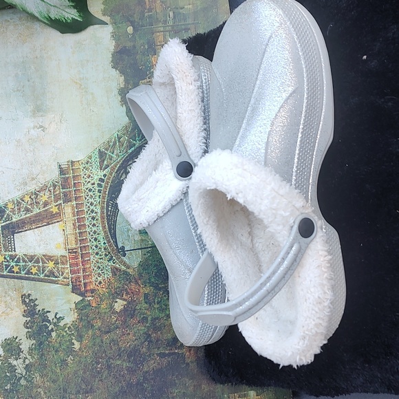 SILVER SHOES - Picture 2 of 7